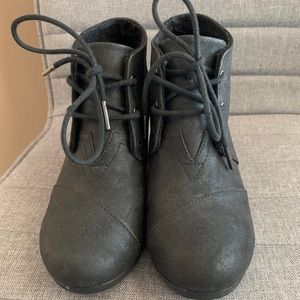 EUC Toms Kala Wedge Booties